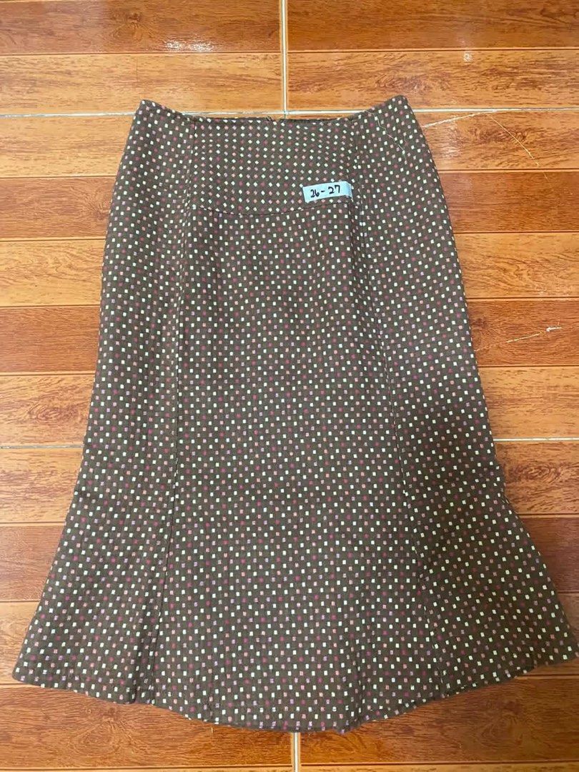 Brown A-line Skirt with Geometric Pattern (Category: Skirts) located in Manila. Submitted by airamef28.closet (Listing ID 1460420505, Image 1). Description: - Midi length A-line skirt - Features a small geometric pattern in white, pink, and maroon - Estimated size 26-27 (check tag for exact measurements) - Smooth inner lining for comfort - Versatile for casual or dressed-up looks.