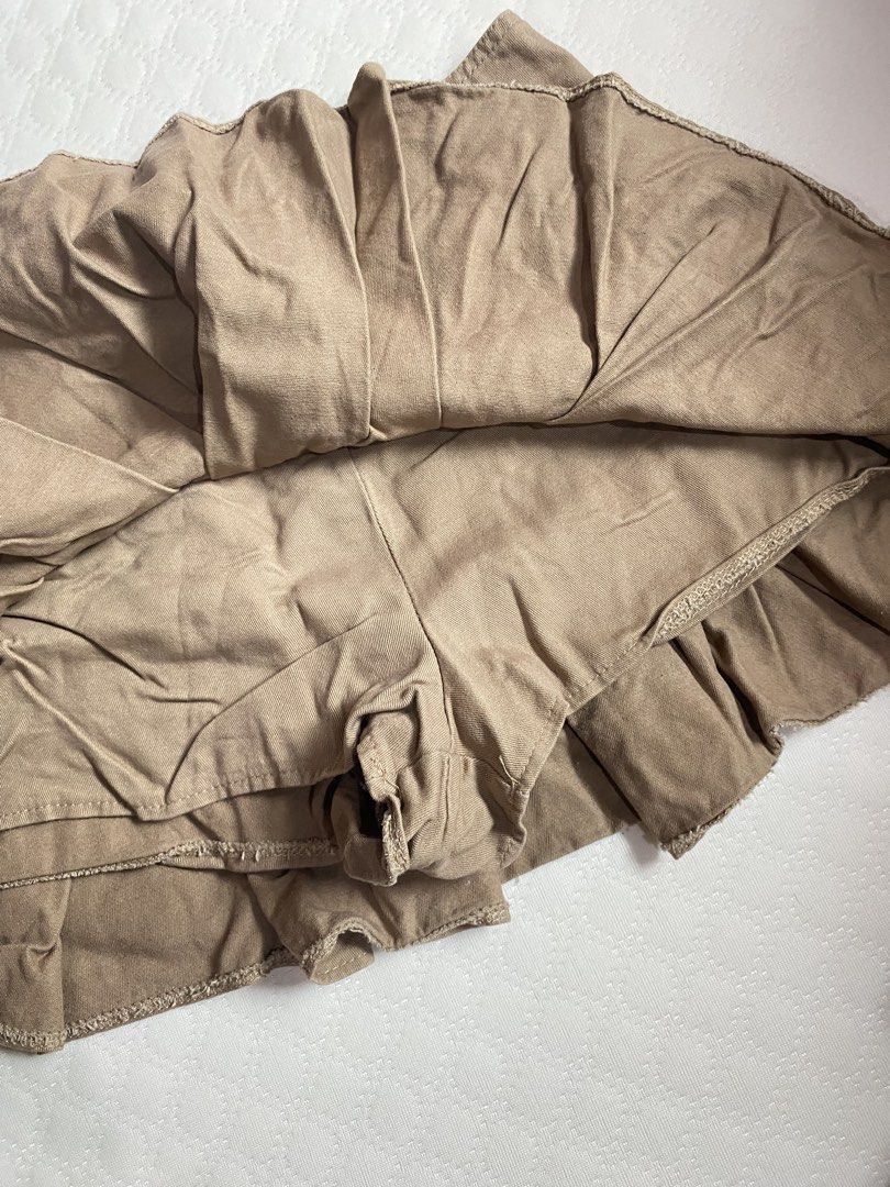 Brown skirt with inner (Category: Skirts) located in Marikina City. Submitted by tomie_kawakami (Listing ID 1460422830, Image 2). Description: - needs plansta - size S-M - no issues - good condition - open for meet ups Marikina city Shipping via J&t/ lalamove / self book / meet up .