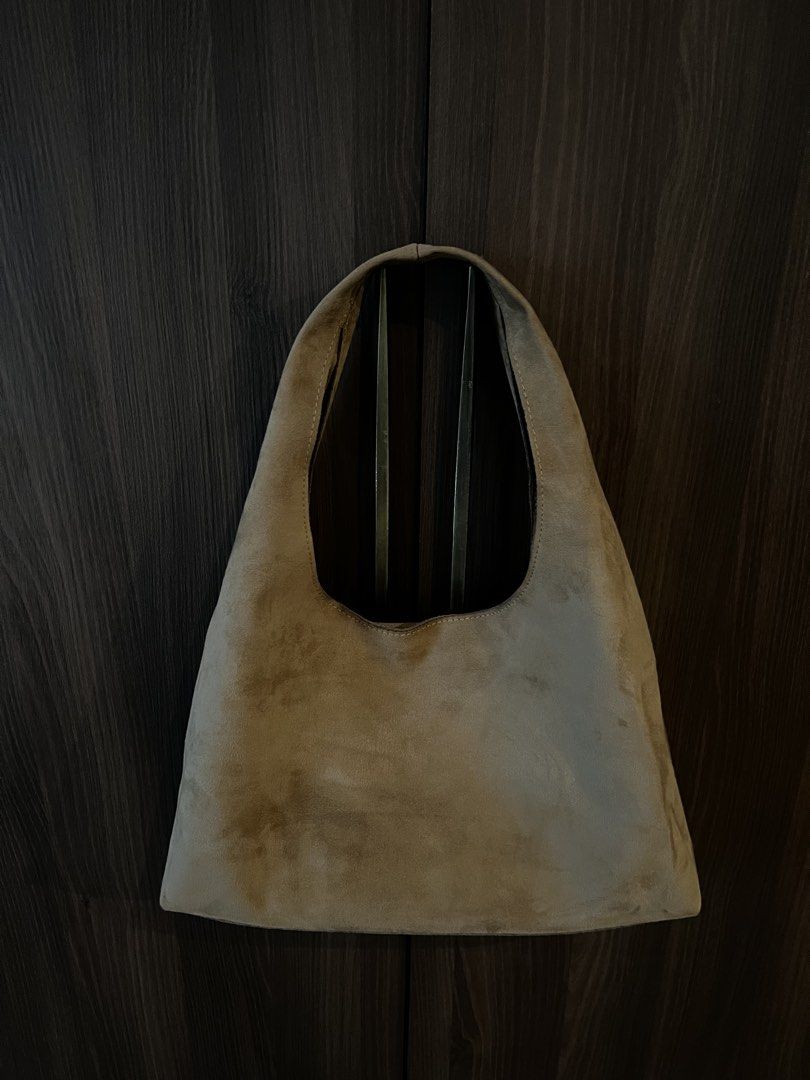 Brown suede hobo (Category: Shoulder Bags) located in Pasig City. Submitted by 2etal (Listing ID 1460366897, Image 1). Description: .