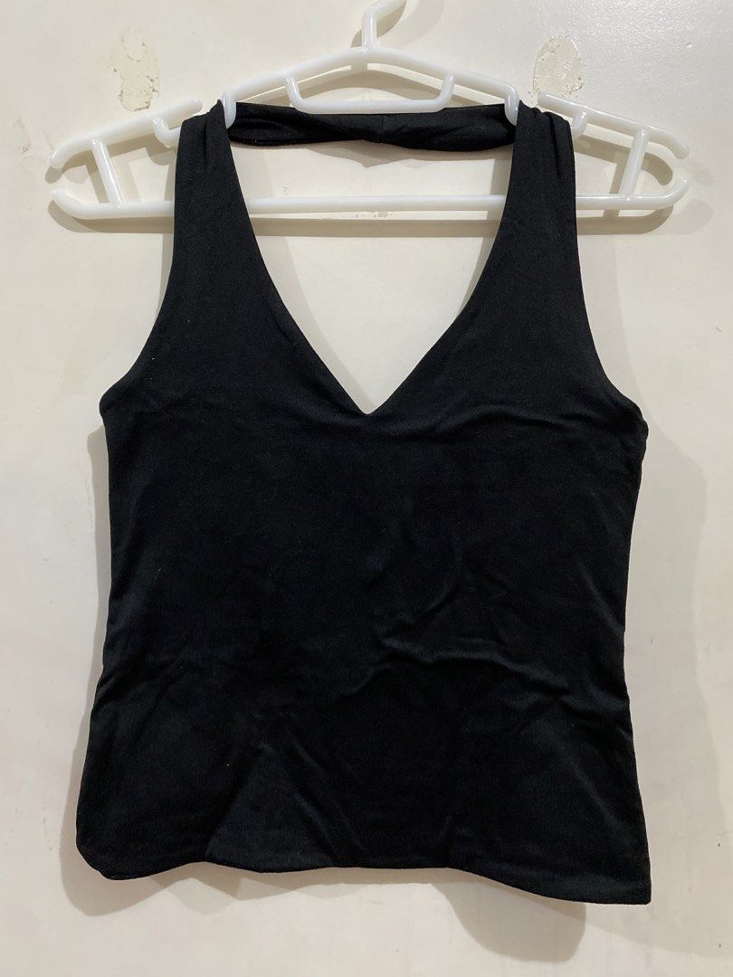 BSCO Black V-Neck Halter Tank Top (Category: Sleeveless) located in Taguig. Submitted by maly01_ (Listing ID 1460403191, Image 1). Description: dm for inquiries :).