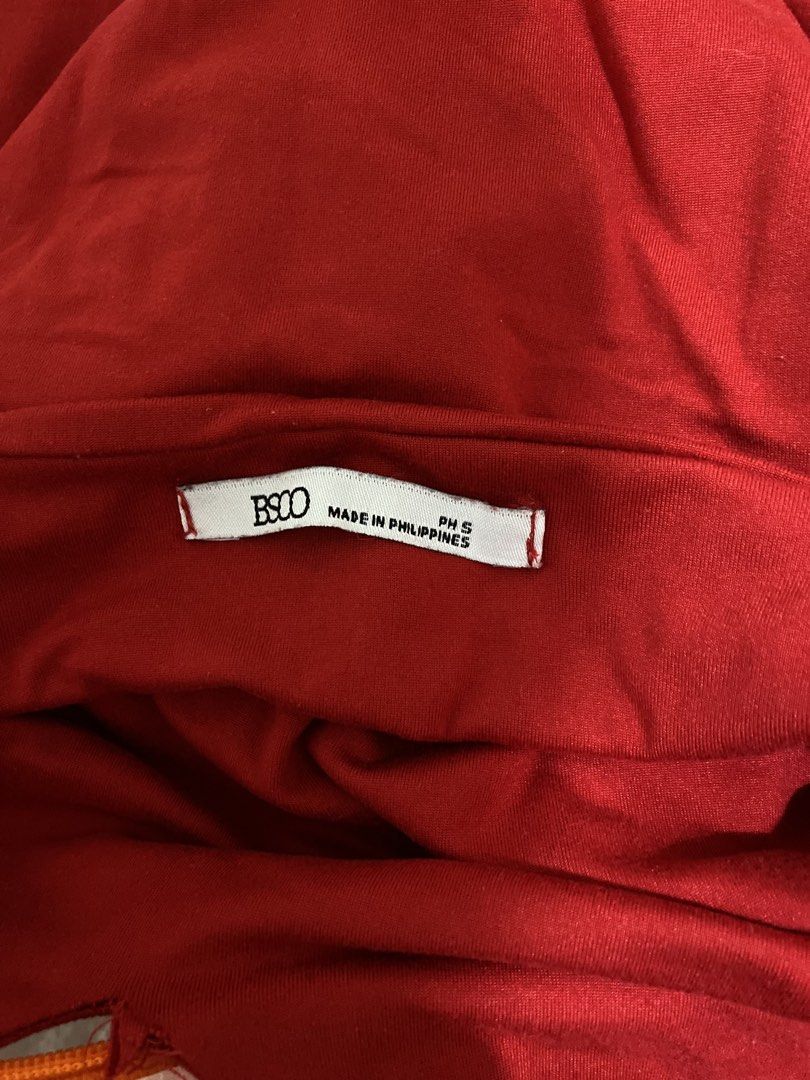BSCO Red Halter V-Neck Tank Top (Category: Sleeveless) located in Taguig. Submitted by maly01_ (Listing ID 1460401726, Image 3). Description: - has small hole/minor thread flaw (see photo) dm for inquiries :).