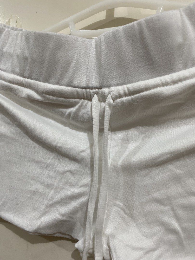 BSCO White Fitted Lounge Shorts (Category: Shorts) located in Taguig. Submitted by maly01_ (Listing ID 1460405579, Image 2). Description: - used once dm for inquiries :) .