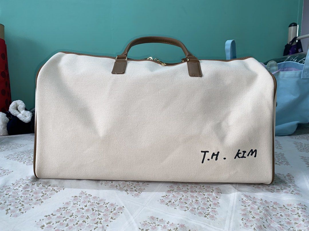 BTS Merch Box 17 Layover Bag Only (Category: K-Wave Merchandise) located in Muntinlupa City. Submitted by glossrunch (Listing ID 1460363985, Image 2). Description: P2500 + lsf *official, availed from weverse *unsealed but never used *no box *stored in cabinet rfs: decluttering GCash/BPI SDD sched Fri-Sun 8am to 11a only 🏷️ bts rm jin suga jhope jimin v jungkook mb17 taehyung arirang .