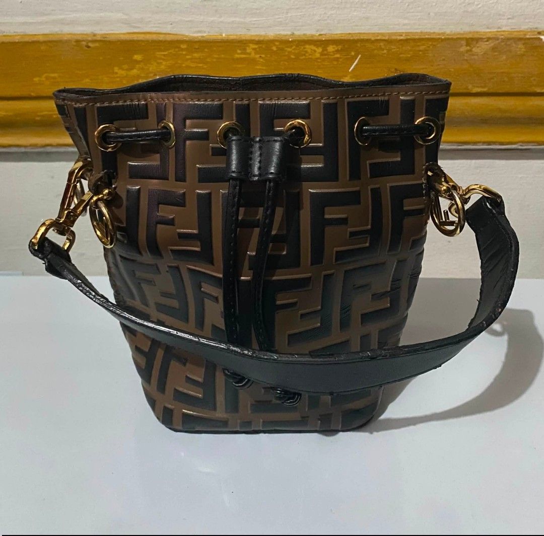 Bucket Bag (Small) (Category: Clutches) located in Manila. Submitted by glaiza02 (Listing ID 1460305444, Image 2). Description: .