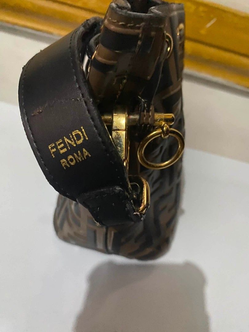 Bucket Bag (Small) (Category: Clutches) located in Manila. Submitted by glaiza02 (Listing ID 1460305444, Image 3). Description: .
