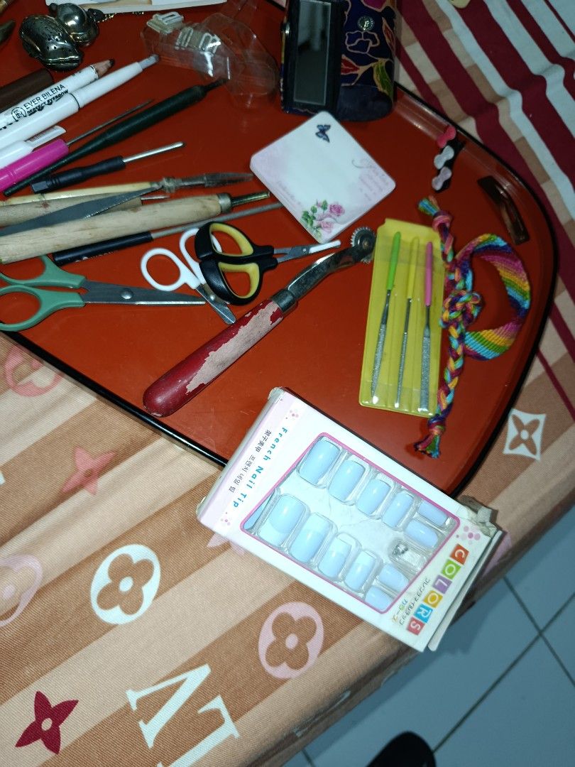 Bundle anik anik eyebrow pencil etc scissors (Category: Craft Supplies & Tools) located in Quezon City. Submitted by kristal68 (Listing ID 1460448423, Image 3). Description: .