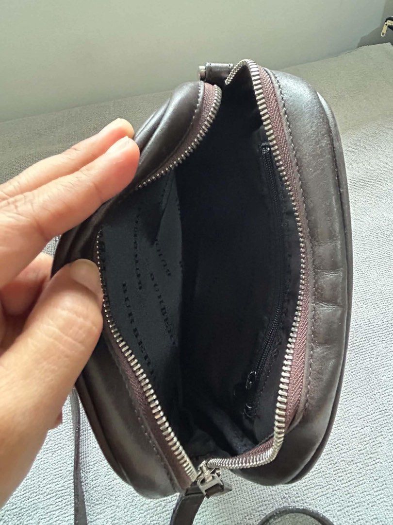 Burberry (Category: Luxury Bags & Wallets) located in Imus. Submitted by justinelouis (Listing ID 1460343899, Image 3). Description: Location: Imus, Cavite.