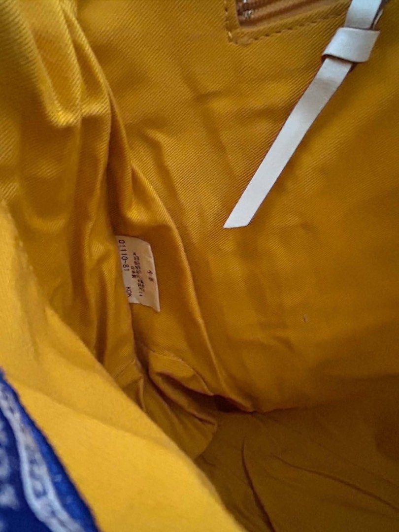 Burberry Bag (Category: Purses & Pouches) located in Imus. Submitted by justinelouis (Listing ID 1460346882, Image 2). Description: Location: Imus, Cavite.