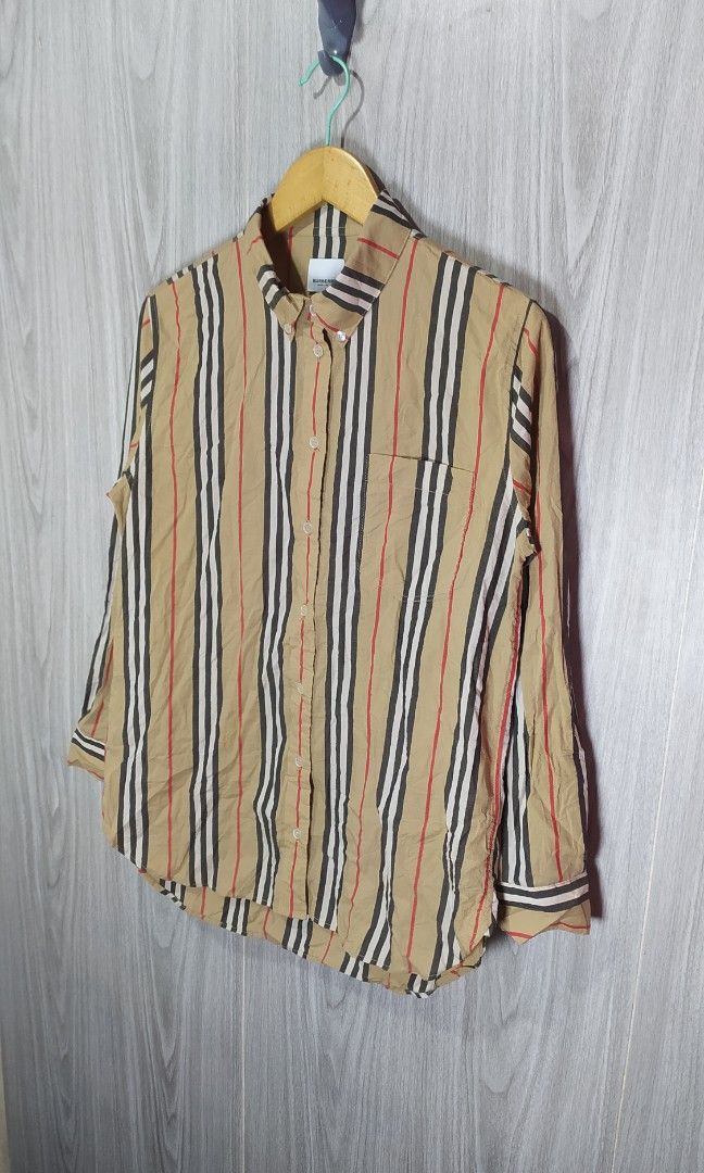 Burberry Icon Stripe Long Sleeve (Category: Others Tops) located in Naga. Submitted by secondspinv2 (Listing ID 1460352145, Image 2). Description: Burberry Icon Stripe Long Sleeve ✅Size: XL ✅Width: 20 ✅Length: 28 ✅Sleeve: 22.5 ✅Color Rate: 9.5/10 ✅No Issue ✅Need Wash ✅Location: Bicol Naga City, Camarines Sur ✅Courier: J&T Express/Flash Express ✅MOP: Gcash only.