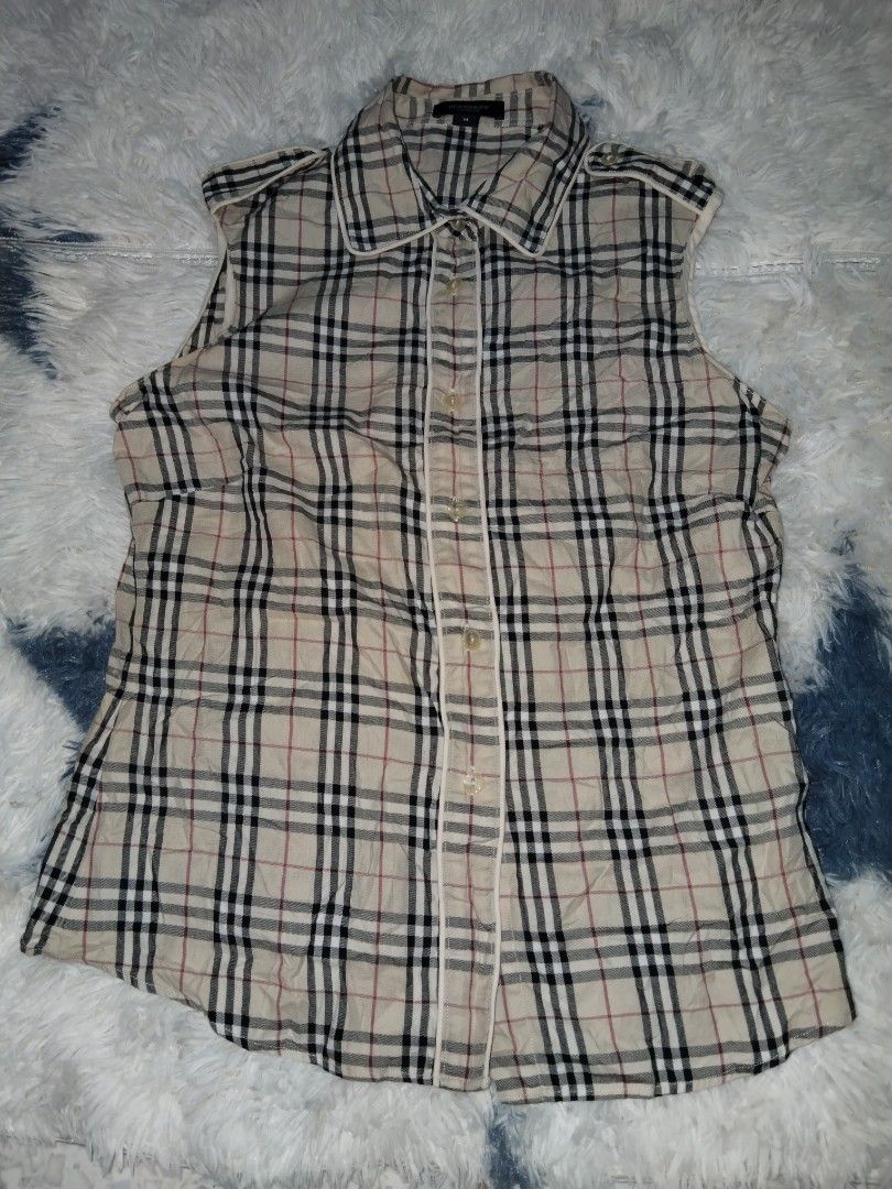 Burberry sleeve less (Category: Sleeveless) located in Barili. Submitted by francis88z (Listing ID 1460467281, Image 1). Description: Burberry size medium w17.5 L22 excellent condition no issue 685+sf.