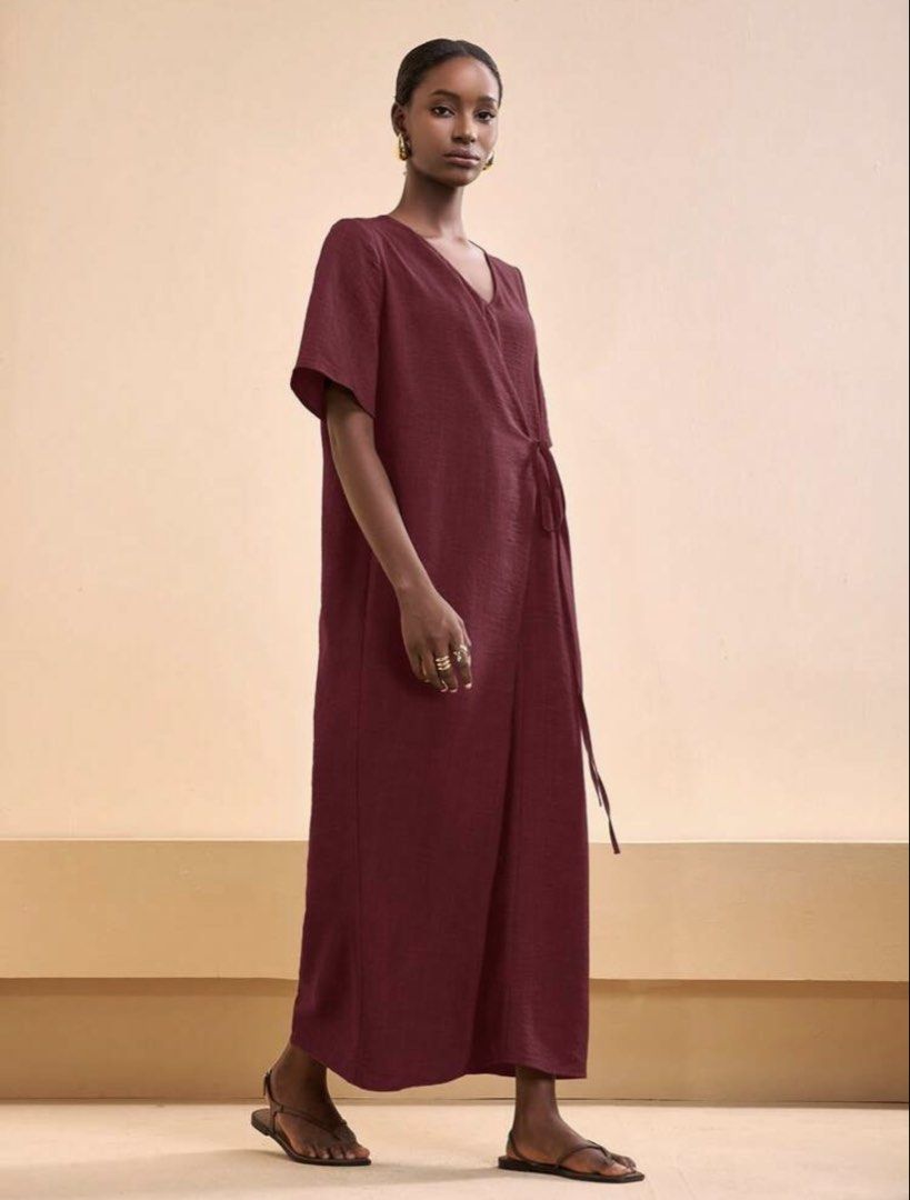 Burgundy Wrap Linen Maxi Dress (Category: Dresses) located in Rizal. Submitted by gracefullykept (Listing ID 1460458342, Image 2). Description: - Item: Burgundy Wrap Linen Maxi Dress - Size: M-L - Condition: Brandnew - Vibe: Elegant Casual / Resortwear / Wedding Guest / Vacation Fit 🚛 MOD: J&T / Lalamove 💰 MOP: GCash 💌 Send a direct message for actual pic.