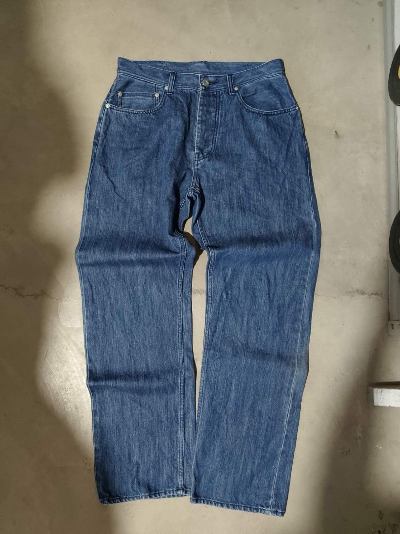 Buttons,Selvedge Blue Denim Jeans (Category: Activewear) located in Mawab. Submitted by kingacecruda (Listing ID 1460469189, Image 1). Description: - Classic blue denim jeans - Button fly closure - Straight leg fit - Selvedge detail on cuff (visible when rolled) - Ideal for everyday wear - Dimes : 32x39.6.