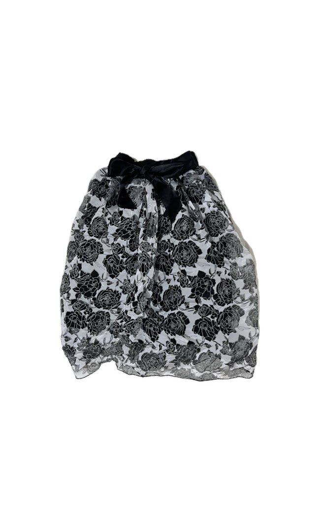 b&w floral skirt (Category: Skirts) located in Rizal. Submitted by le.pln (Listing ID 1460342514, Image 1). Description: got this from ukay so pls manage ur expectations :]] it’s prettier in person! loc: rizal mod: jnt mop: gcash / bdo.