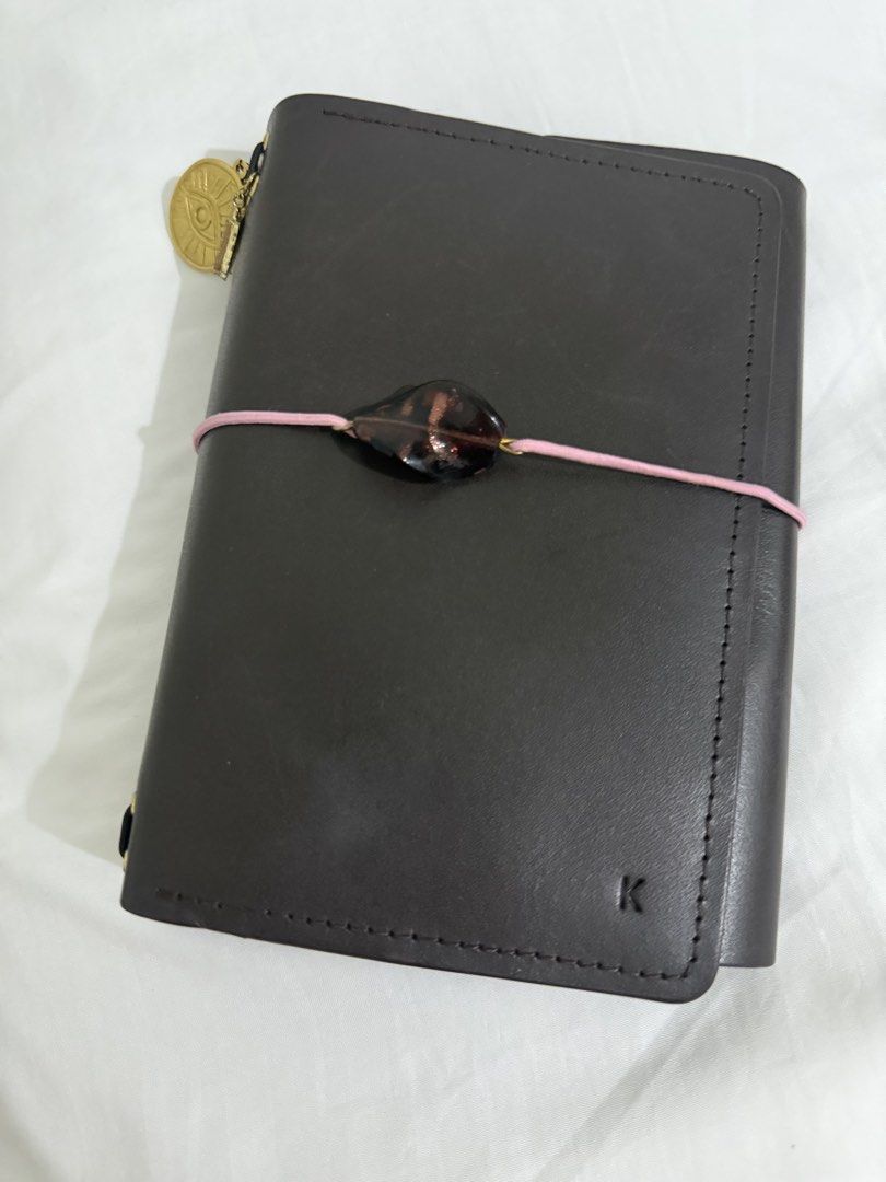 CADA DIA Trifold leather folio (Category: Looking For) located in Cagayan de Oro. Submitted by silvercloud.131bb0 (Listing ID 1460332577, Image 2). Description: .