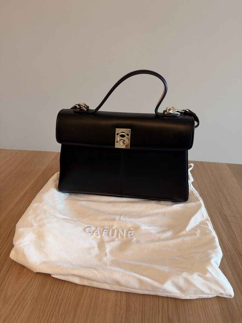 Cafune STANCE BAG - BLACK （分類：手袋及銀包）位於 Hong Kong。 由 lamlamcccccc 提交（商品編號 1460391728，圖片 1）。簡介： Cafuné STANCE BAG - BLACK haven't been used before. SIZE: 30 x 20 x 8.5cm Handle drop: 9cm Shoulder drop: 44-52cm Weight: 510g https://www.ca-fune.com/products/stance-bag-black?_gl=1*oqc5y7*_up*MQ..*_ga*MTMyOTM0MTQxNS4xNzg4ODUzMTAx*_ga_CFR1R4EJE3*czE3ODg4NTMxMDEkbzEkZzAkdDE3ODg4NTMxMDEkajYwJGwwJGgzMzM4Njg0ODY.。