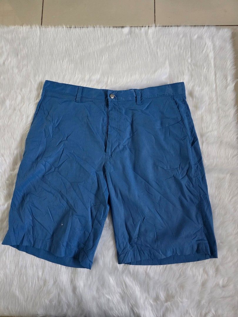 Callaway Men's Performance Golf Shorts in Blue Size 36 (Category: Shorts) located in Taguig. Submitted by thebrandedrackph (Listing ID 1460314355, Image 2). Description: These Callaway performance golf shorts are designed for comfort and functionality on the course. Featuring a versatile medium blue hue, they are crafted from a durable and stretchy blend of 98% polyester and 2% spandex, ensuring maximum range of motion during your swing. The wais