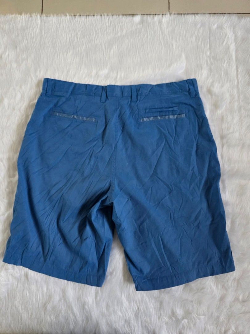 Callaway Men's Performance Golf Shorts in Blue Size 36 (Category: Shorts) located in Taguig. Submitted by thebrandedrackph (Listing ID 1460314355, Image 3). Description: These Callaway performance golf shorts are designed for comfort and functionality on the course. Featuring a versatile medium blue hue, they are crafted from a durable and stretchy blend of 98% polyester and 2% spandex, ensuring maximum range of motion during your swing. The wais