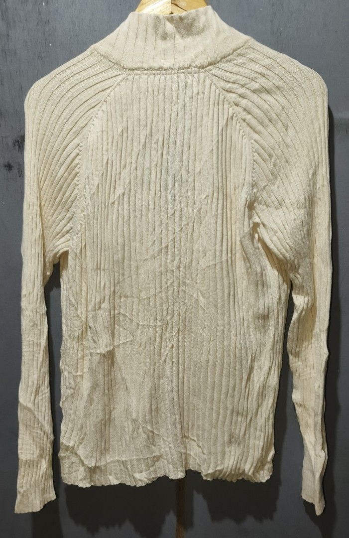 CALVIN KLEIN (Category: Coats, Jackets and Outerwear) located in Makati City. Submitted by updownthrift (Listing ID 1460463171, Image 2). Description: NO ISSUE NEED WASH.