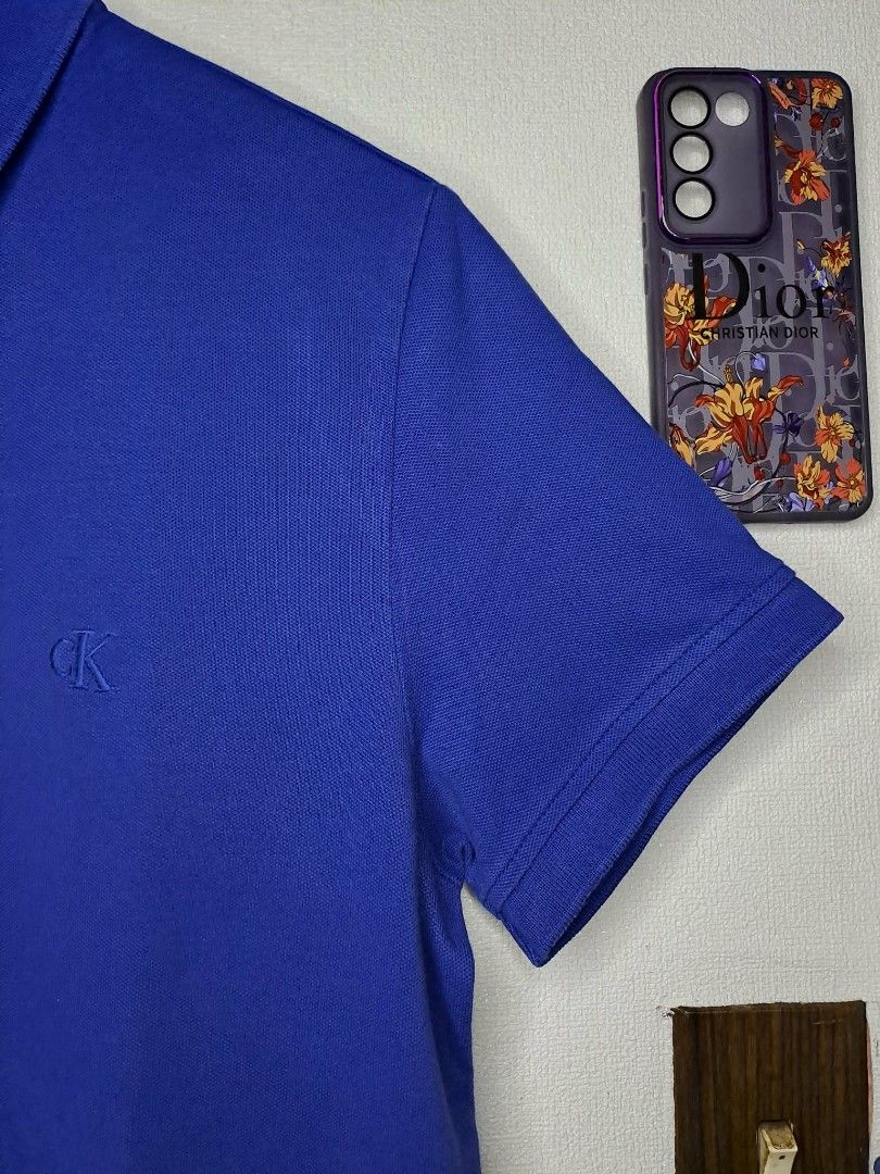 Calvin Klein Plaid Placket Blue (Category: Tshirts & Polo Shirts ) located in Quezon City. Submitted by yaseen73 (Listing ID 1460311198, Image 2). Description: Calvin Klein Plaid Placket Blue White Embroidered Minimalist Sued Cotton Fabric Wearing Size : Medium Width 21 Length 27½ Color Rate 9.9/10 Flawless Nearly New Asking Price : 1k or Best Offer Courier : J&T Lalamove MOP : GCash Bank Transfer Seller's Location : 📍Brgy. Pansol, Q.C.