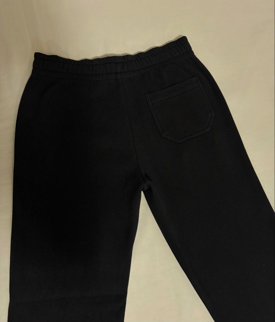 Calvin Klein Sweatpants (Category: Other Bottoms) located in Valenzuela. Submitted by nextdoor_finds (Listing ID 1460479521, Image 3). Description: .