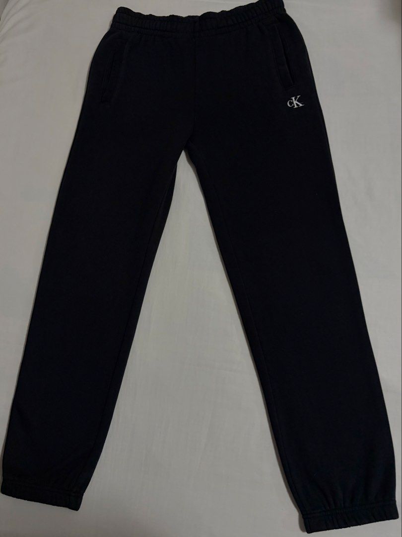 Calvin Klein Sweatpants (Category: Other Bottoms) located in Valenzuela. Submitted by nextdoor_finds (Listing ID 1460479521, Image 2). Description: .