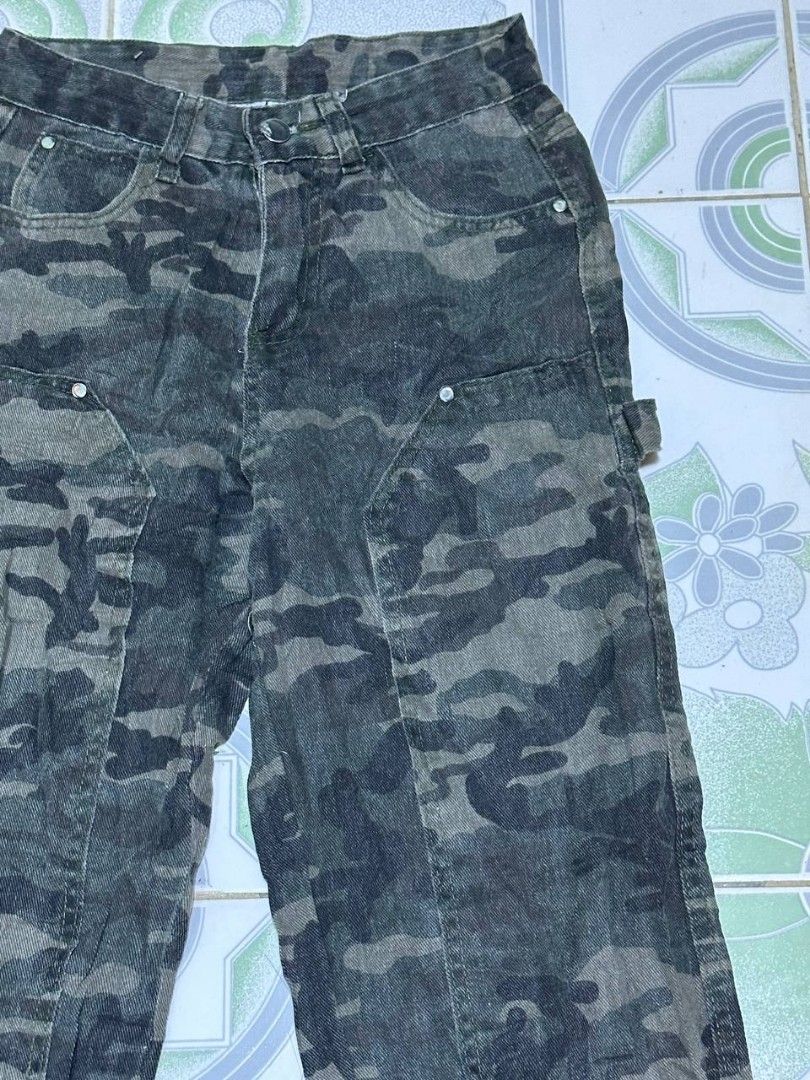 Camouflage Pants 4pcs. (Category: Activewear) located in Bambang. Submitted by dinthriftyfinds (Listing ID 1460375921, Image 3). Description: 4 pcs. size 28 and size 30.
