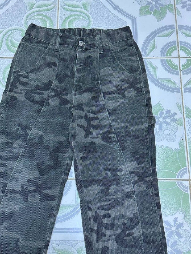 Camouflage Pants 4pcs. (Category: Activewear) located in Bambang. Submitted by dinthriftyfinds (Listing ID 1460375921, Image 2). Description: 4 pcs. size 28 and size 30.