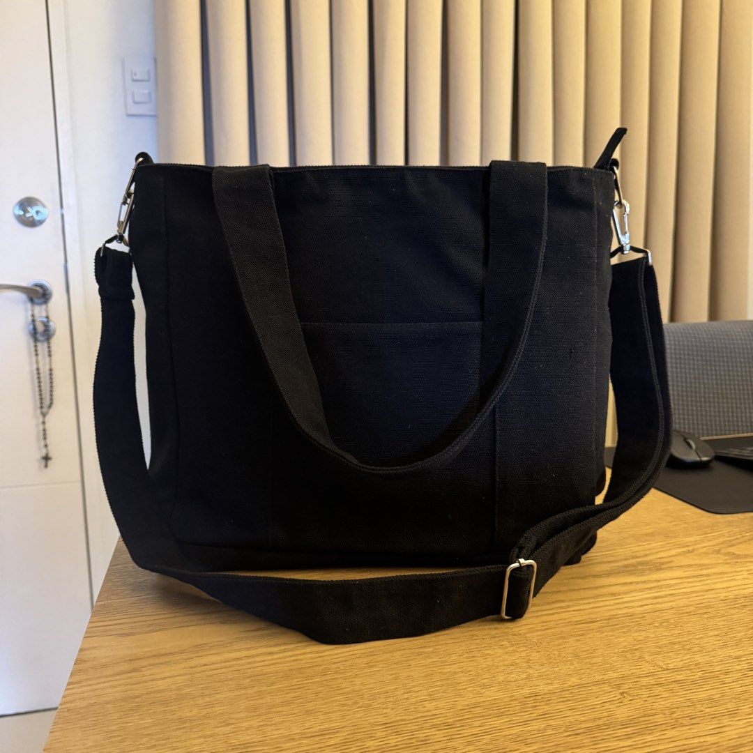 Canvas tote bag (black) (Category: Tote Bags) located in Pasig City. Submitted by mon.alcantara (Listing ID 1460385871, Image 1). Description: Black canvas tote bag -With compartment for 14” laptop -2 bottle holders inside -2 additional small compartments inside -1 front small compartment -12”(h) x 15”(l) x 4”(w) There are also photos of the inside of the bag posted here. Reason for selling: my 15.7” laptop doesn’t fit the laptop compartment insi