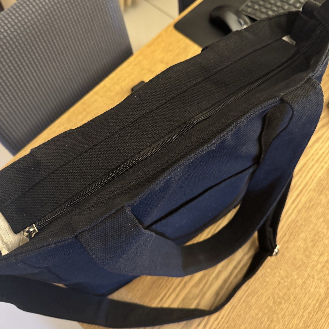 Canvas tote bag (black) (Category: Tote Bags) located in Pasig City. Submitted by mon.alcantara (Listing ID 1460385871, Image 2). Description: Black canvas tote bag -With compartment for 14” laptop -2 bottle holders inside -2 additional small compartments inside -1 front small compartment -12”(h) x 15”(l) x 4”(w) There are also photos of the inside of the bag posted here. Reason for selling: my 15.7” laptop doesn’t fit the laptop compartment insi