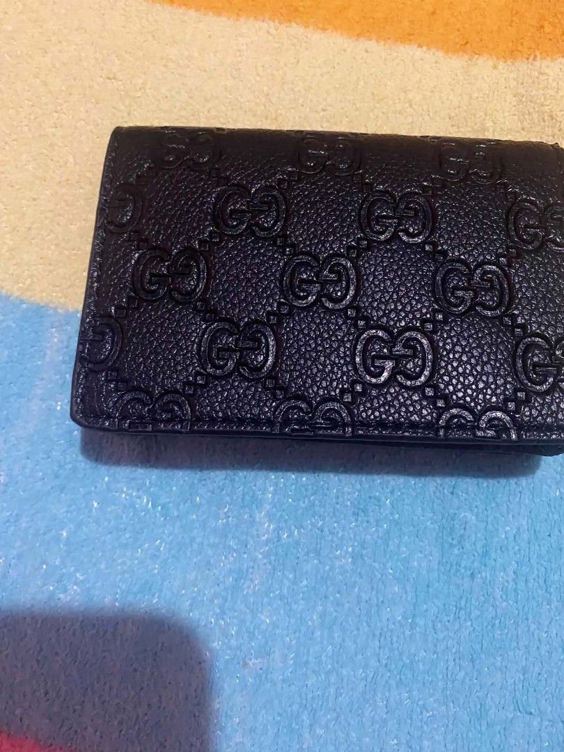 Card holder (Category: Luxury Bags & Wallets) located in General Trias. Submitted by newberg0211 (Listing ID 1460418461, Image 2). Description: with box.