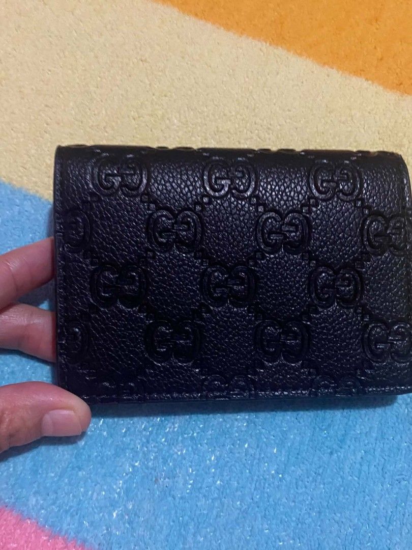 Card holder (Category: Luxury Bags & Wallets) located in General Trias. Submitted by newberg0211 (Listing ID 1460418461, Image 3). Description: with box.