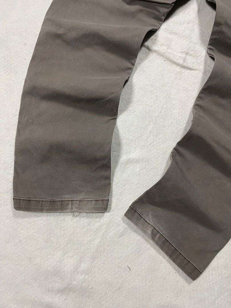 Carhartt Relexed Fit Double knee (Category: Activewear) located in Dasmarinas. Submitted by ridgeridethrift (Listing ID 1460452409, Image 3). Description: Waist - 36 Thigh - 11 Length - 43 Hem - 8.5 Issue: scratch , Fade.