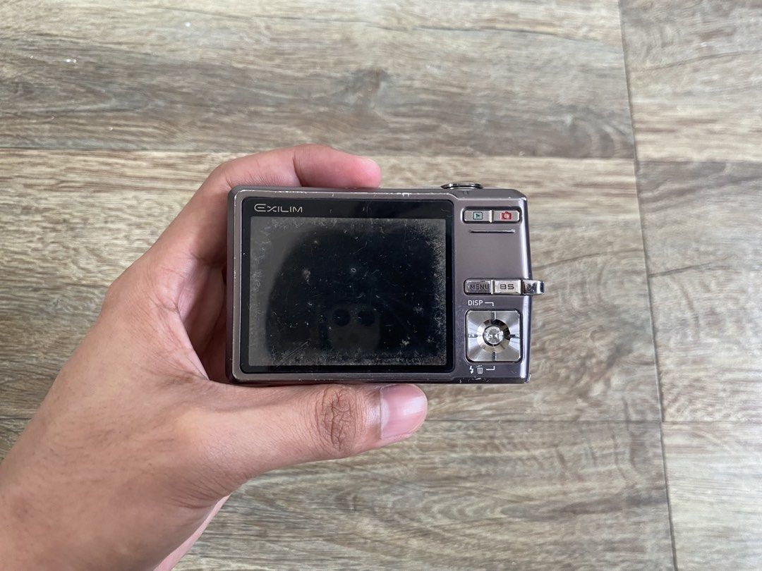 Casio EXILIM Z700 (Category: Cameras) located in Lucena. Submitted by digicamby.sail (Listing ID 1460313148, Image 3). Description: Casio EXILIM Z700 Inclusion: unit + battery Perfect Shots sa gabi issues: - overexposed pag daytime - LCD wrap - missing lens cap (cosmetic) MOP: Gash (payment first) This is a second hand digital camera. Buy at your own risk! No return nor refund..