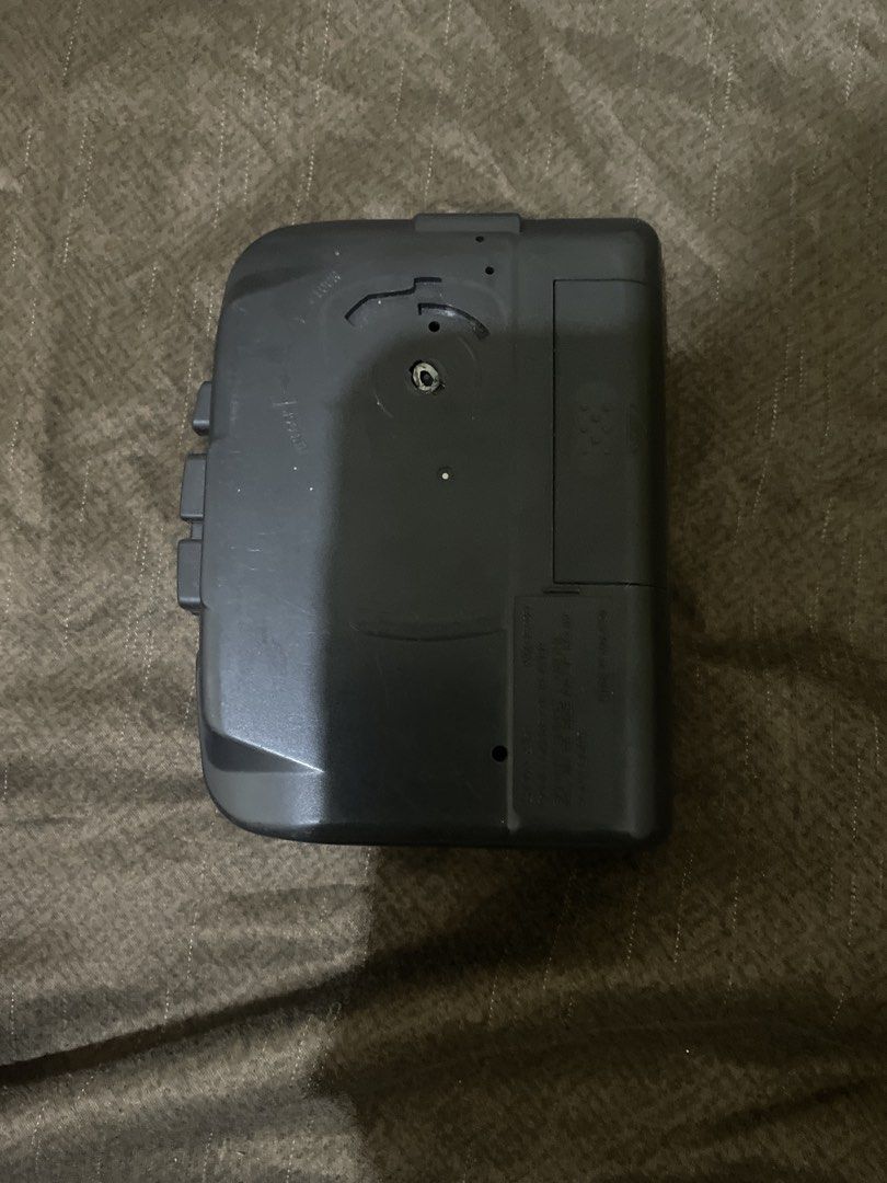 Cassette Player Sony Walkman (Category: Portable Music Players) located in Pila. Submitted by dominguezd14376 (Listing ID 1460483166, Image 2). Description: Yan na last price Nawala lang holder nya sa likod Working all cassette and radio Wala ako batteries kaya d ko mapapakita vid pero na try ko na sya before need lng ng earphones .
