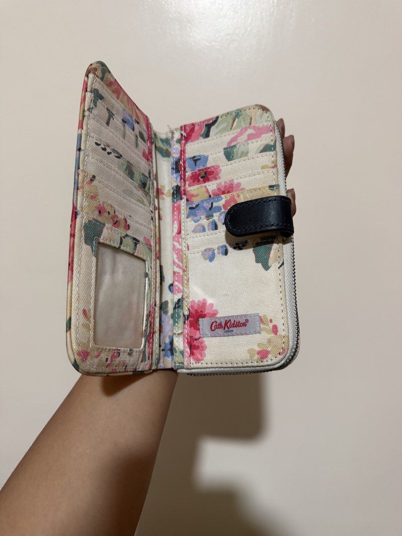Cath Kidston (Category: Wallets & Card holders) located in Manila. Submitted by prelovedfnds (Listing ID 1460450869, Image 1). Description: PM for inquiries ‼️.
