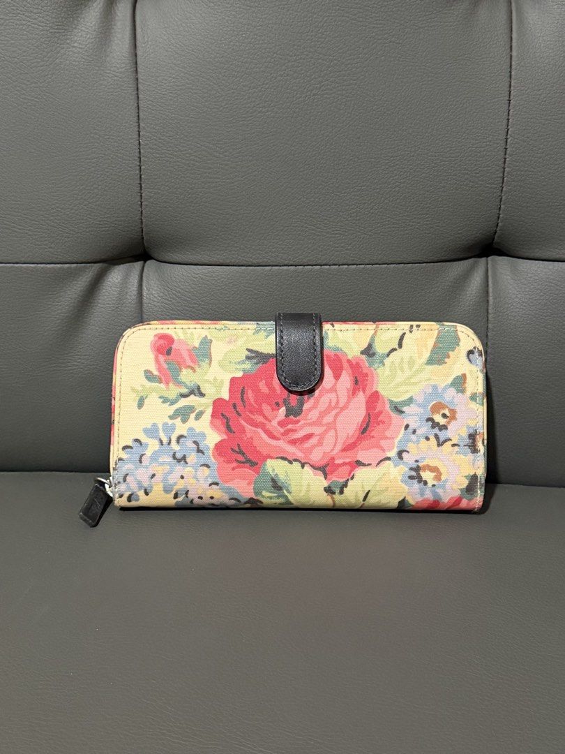 Cath Kidston (Category: Wallets & Card holders) located in Manila. Submitted by prelovedfnds (Listing ID 1460450869, Image 2). Description: PM for inquiries ‼️.