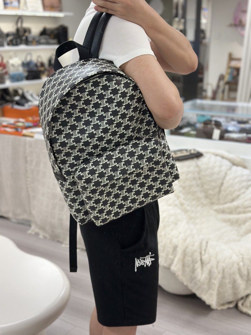 Celine Back Pack （分類：手袋及銀包）位於 Hong Kong。 由 luxe.station22 提交（商品編號 1460396632，圖片 1）。簡介： 本店設有： 香港戶口/澳門戶口/AlipayHK / Wechat pay / 轉數快/ Payme 門市設有： VISA/MASTER（2.2% 手續費）AE信用卡（2% 手續費 AE免息分期（3.8%手續費） 💯高價現金收購 💯寄賣服務 💯袋換袋服務 💯出售大量二手名牌 持有商業登記，有門市，信心保證 開放時間：星期二至六 14:00-20:00 地址：香港尖沙咀金馬倫道22-24號 東麗中心15樓A室 。