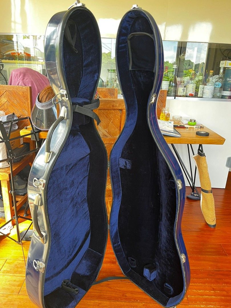 cello case 4/4 （分類：樂器配件）位於 Hong Kong。 由 miranmimimi 提交（商品編號 1460315884，圖片 3）。簡介： from Tom Lee no strap。