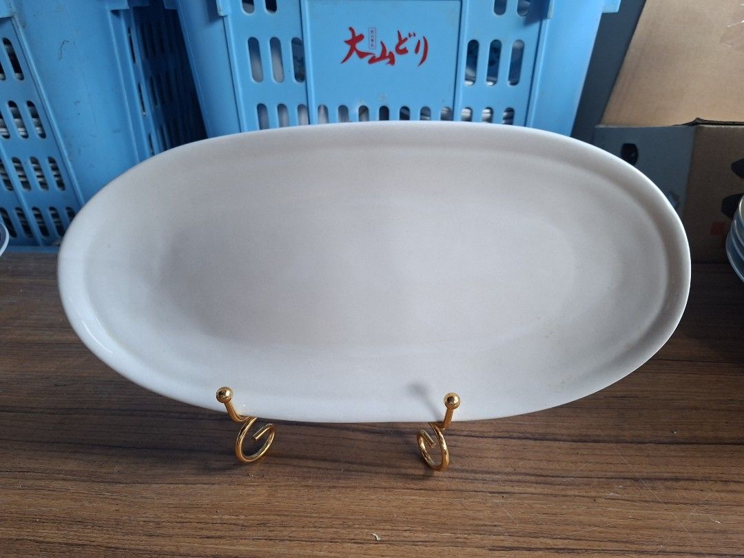 Century SIC oval shaped platter (Category: Other Kitchenware & Tableware) located in Consolacion. Submitted by luxekerei (Listing ID 1460376732, Image 1). Description: .