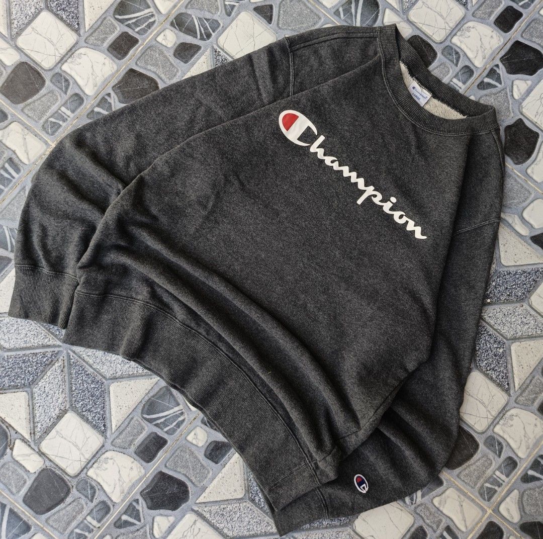 Champion sweater (Category: Coats, Jackets and Outerwear) located in Barotac Nuevo. Submitted by jezzz_finds (Listing ID 1460447503, Image 2). Description: flawless print and color may vary due to lighting. excellent condition.