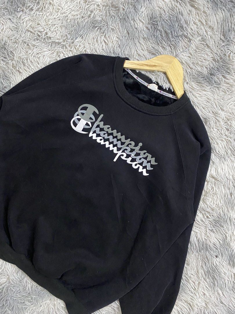 Champion Sweater (Category: Coats, Jackets and Outerwear) located in Manila. Submitted by kurtmnla (Listing ID 1460468500, Image 2). Description: Champion Sweater Size Large to M fit/ Unisex Dimes 23x26 Good condition/ No issue 📍Quezon city.