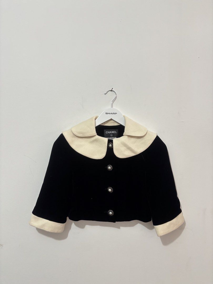 Chanel Black Velvet (Category: Coats, Jackets and Outerwear) located in Manila. Submitted by kingblaize (Listing ID 1460492968, Image 1). Description: black velvet Chanel cropped jacket featuring a contrasting cream Peter Pan collar and pearl-adorned buttons..