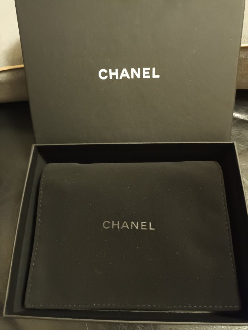 Chanel荔枝牛皮card wallet （分類：手袋及銀包）位於 Hong Kong。 由 fancycollection888 提交（商品編號 1460398141，圖片 1）。簡介： 今日交收即減$500 *全新，未用過 *有原裝盒，無紙袋，無keep card *搬屋斷捨離平賣。