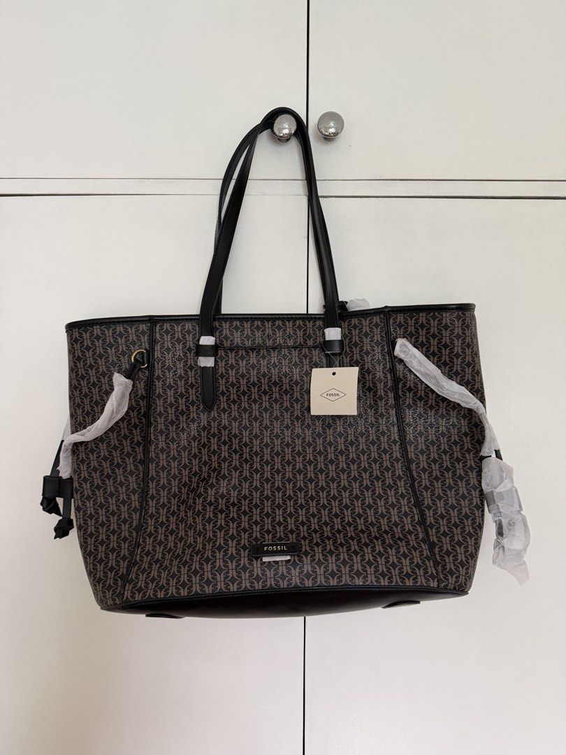 CHARLI LARGE TOTE BLACK/BROWN (Category: Luxury Bags & Wallets) located in Caloocan City. Submitted by bonjan (Listing ID 1460319661, Image 1). Description: Can ask for last price! Please message me if interested :).