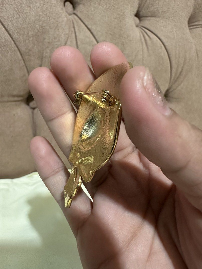 charming hat-shaped brooch (Category: Brooches) located in Davao. Submitted by favoritepreloved (Listing ID 1460485546, Image 3). Description: 💜 featuring a marbled pink enamel finish and a dainty gold-tone bow accent. .