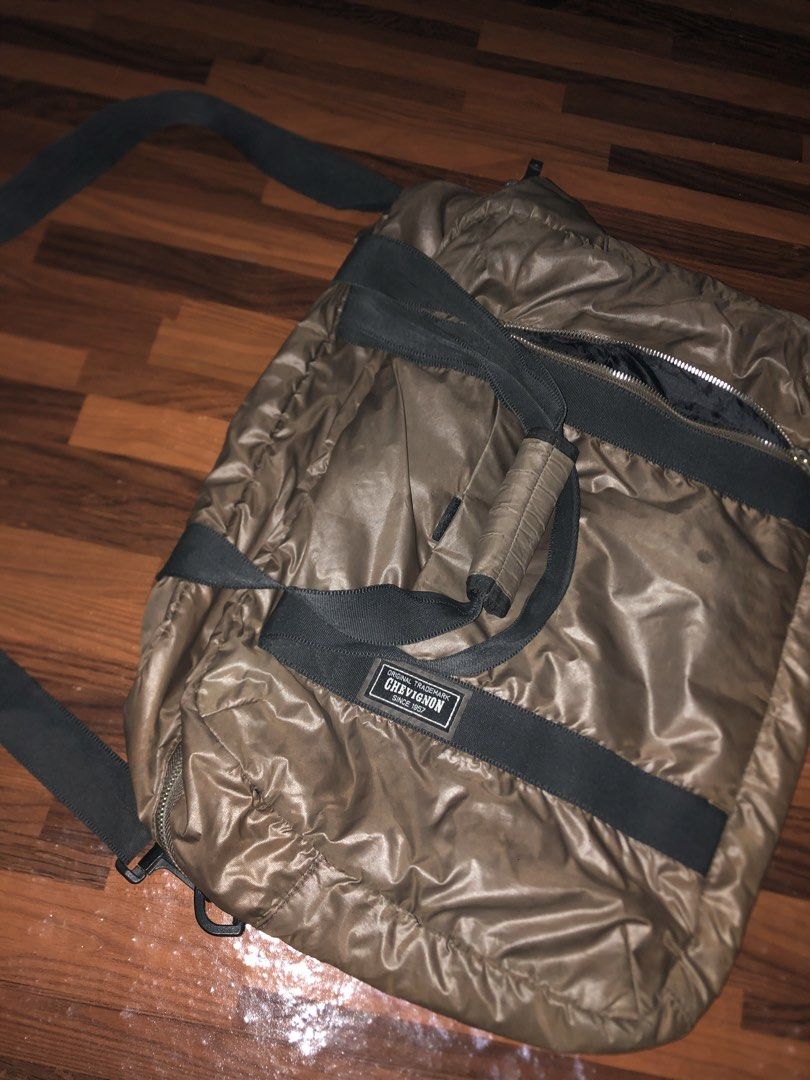 CHEVIGNON LEGEND 57 PUFFER BAG (Category: Sling Bags) located in Cavite. Submitted by good2besold (Listing ID 1460445718, Image 2). Description: Chevignon Legend 57 Puffer Tote Bag - Authentic / Original / RARE COLORWAY French brand Since 1957 Color: Metallic Olive Brown Material: Nylon Puffer, water repellent 2-Way Bag: Hand bag + Shoulder bag (adjustable) Details: Engraved CH-57 hardware, original patches, complete tags Size: Large / Weekender 