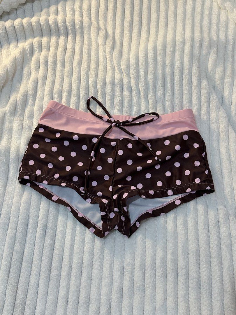 Chic polkadot shorts (Category: Shorts) located in San Pedro. Submitted by bubbles_cutie (Listing ID 1460336981, Image 1). Description: I never used this i only bought it cause it was cute, also no my style anymore.