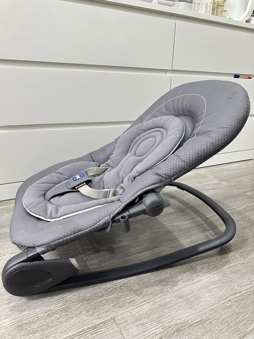 Chicco Hoopla Baby Bouncer (Category: Children's Beds) located in Pura. Submitted by audish (Listing ID 1460331406, Image 2). Description: • Original Price was ₱5,000 • Used only a few times ✅No issue other than few minor scratches ✅used only twice then kept ❌ box.
