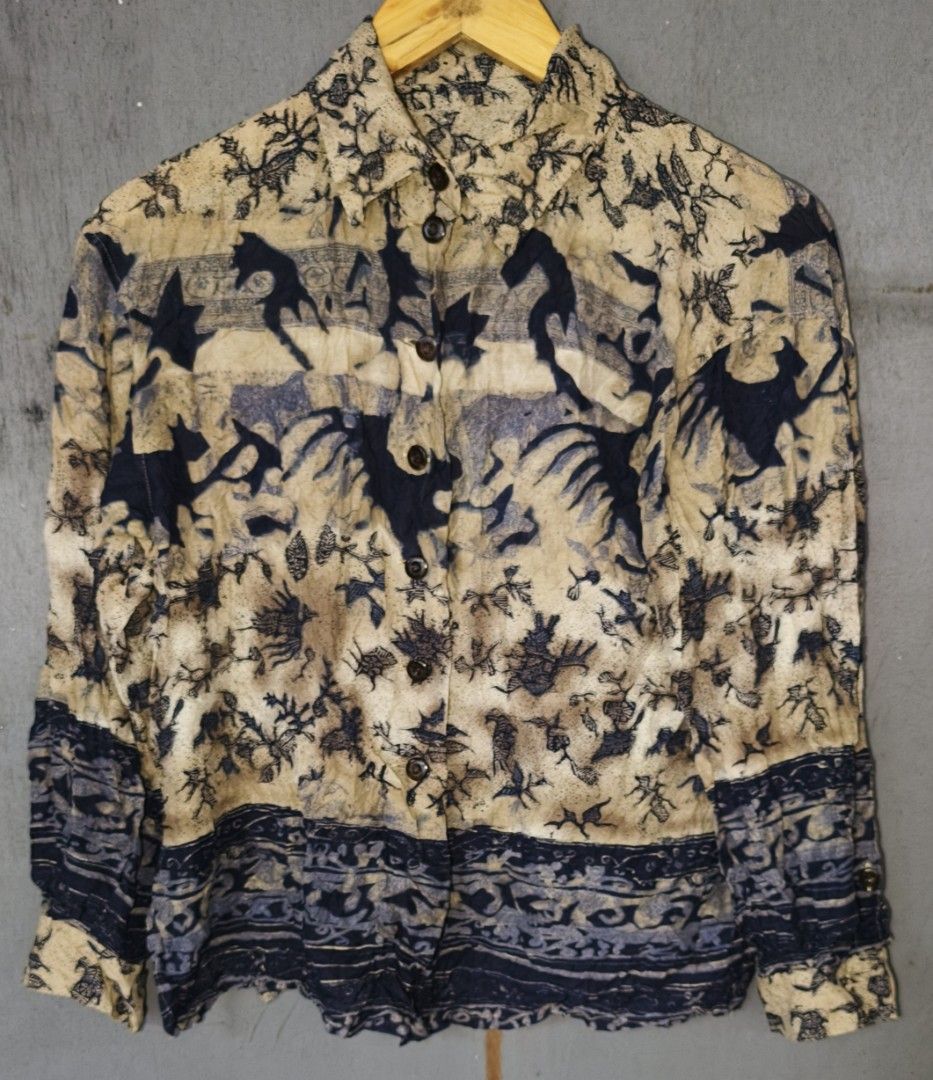 CHRISTIAN DIOR (Category: Coats, Jackets and Outerwear) located in Makati City. Submitted by updownthrift (Listing ID 1460351519, Image 1). Description: NO ISSUE NEED WASH ONLY.