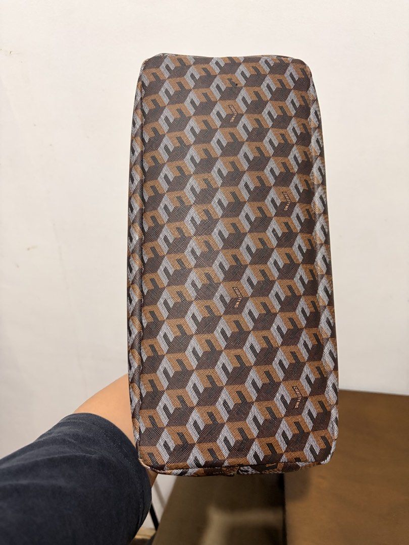CHRISTY NG Alesso Large (Category: Luxury Bags & Wallets) located in Manila. Submitted by yeobonie (Listing ID 1460398954, Image 3). Description: • has a few scratch marks • dust bag • christy ng tag rfs: •can’t use for everyday in college .